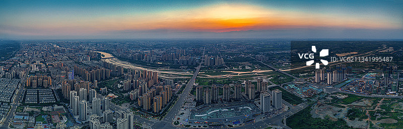 流经四川省德阳市城区的绵远河河道图片素材