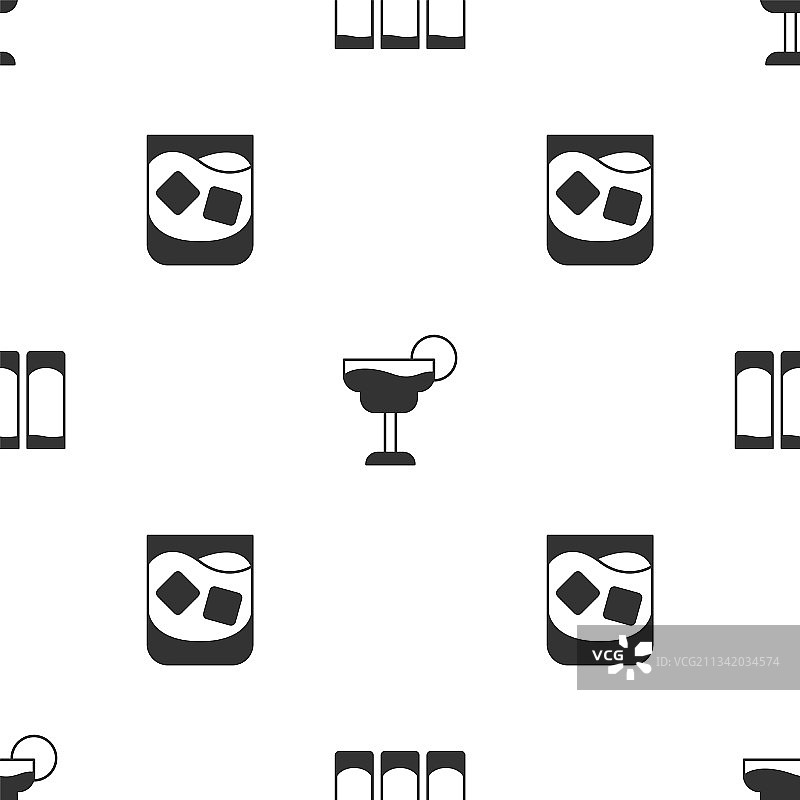 小酒杯鸡尾酒和威士忌酒杯图片素材