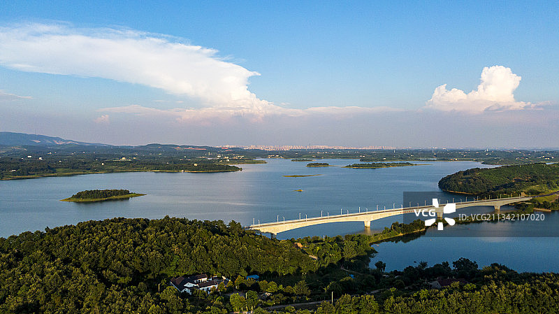 天水一色（荆门市漳河）图片素材