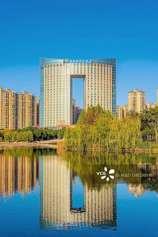 中国湖北孝感滚子河城市风光图片素材