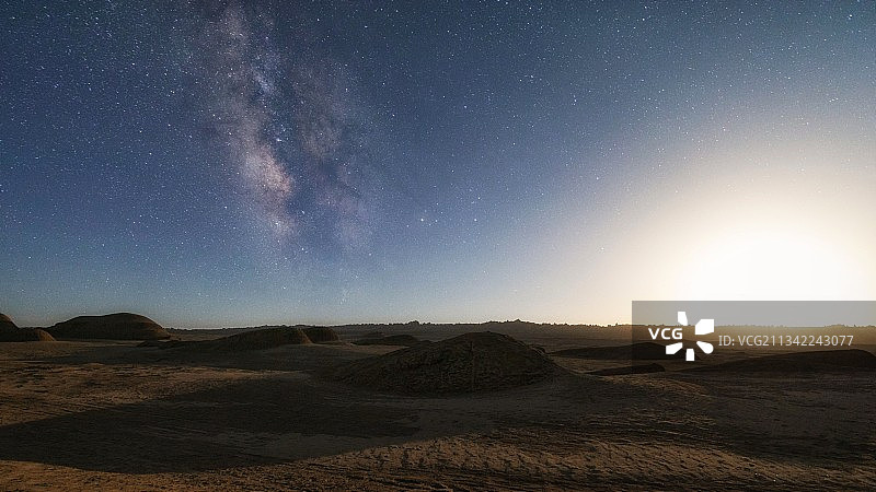 月落 摄于茫崖市火星营地图片素材