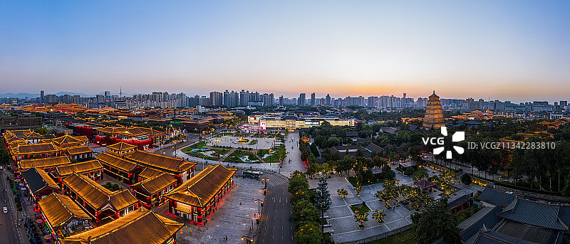 西安大雁塔大唐不夜城航拍图片素材