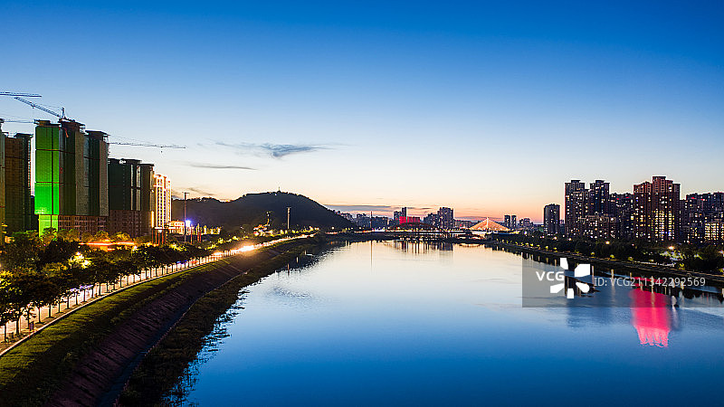 河南信阳浉河夜景图片素材
