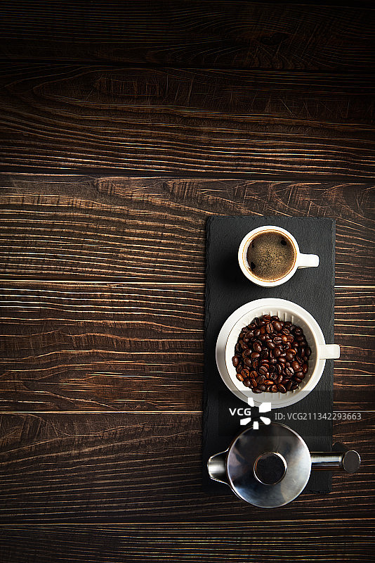 咖啡豆 咖啡 暗调 黑色 不锈钢 法压壶 杯子 壶 背景图片素材