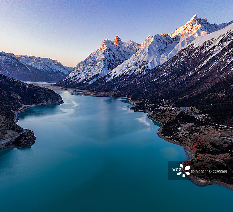 然乌湖的黎明图片素材