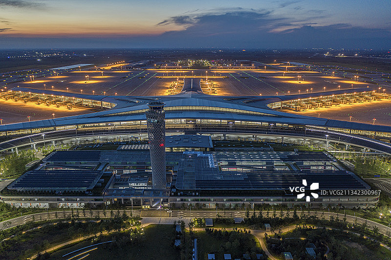 青岛胶东国际机场夜景图片素材
