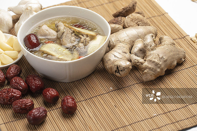 姜片鸡汤图片素材