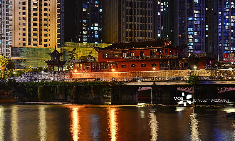 盛夏时节，贵州黔南都匀市，清凉的剑江河上，百子桥夜色图片素材