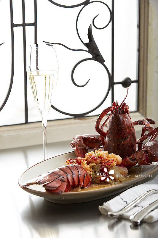 中华美食粤菜龙虾和香槟图片素材