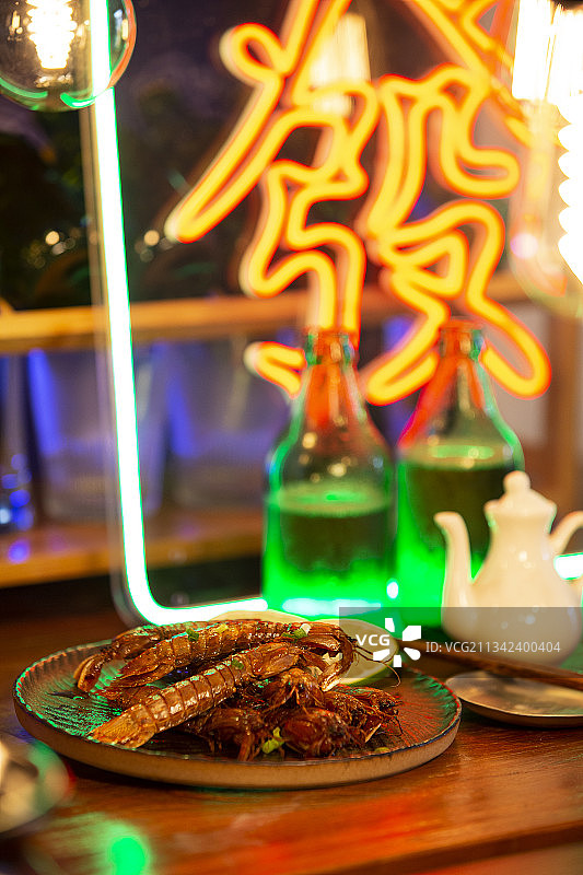 中华美食夜晚大排档赖尿虾图片素材