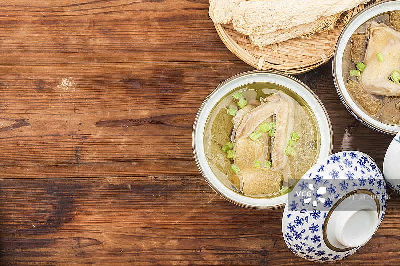 鸽子竹笋菌炖汤图片素材