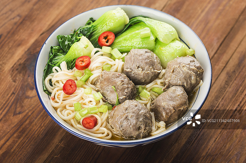 一碗广东潮汕手锤牛肉丸面图片素材