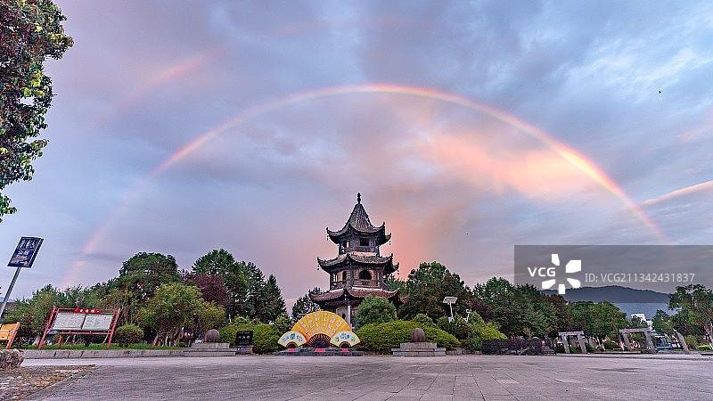 黄山区六角楼朝霞双彩虹图片素材