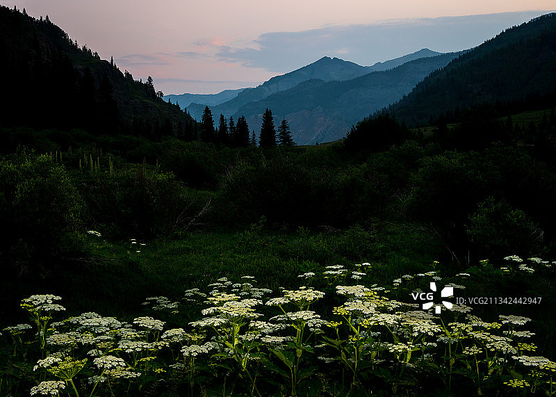 美国科罗拉多州奥雷落日群山美景图片素材