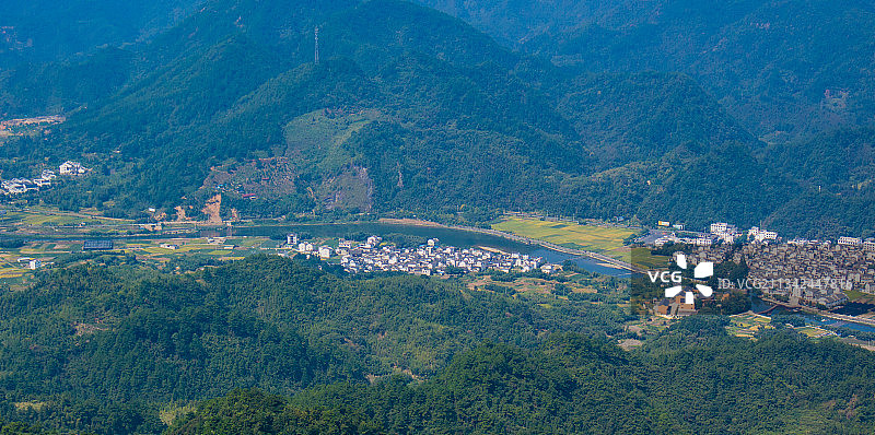 龙须山上鸟瞰龙川图片素材