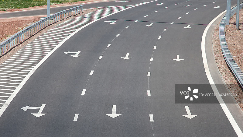 空旷的沥青路航拍图片素材