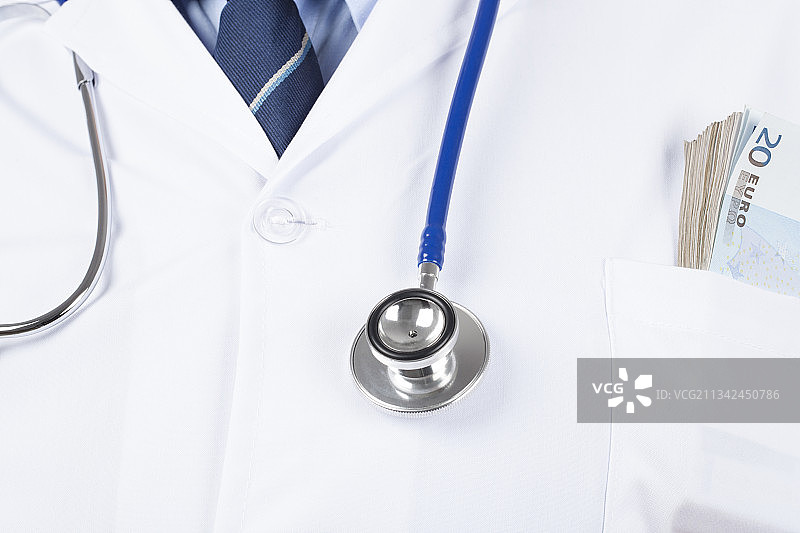 戴着听诊器的医生半身照图片素材