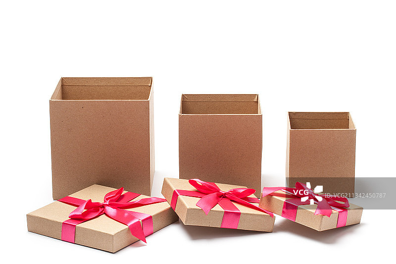 白色背景下的盒子特写图片素材