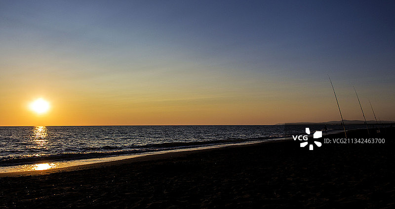 意大利利沃诺省滨海比博纳日落时分的海景图片素材