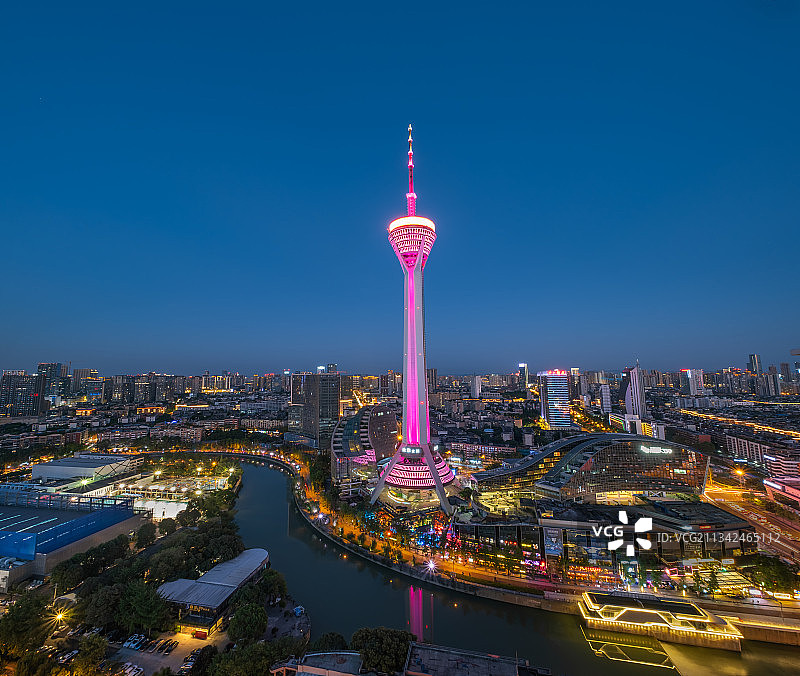 成都锦绣天府塔（电视塔）及成都天际线夜景图片素材