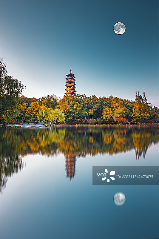 傍晚时分的大明寺塔+江苏扬州图片素材