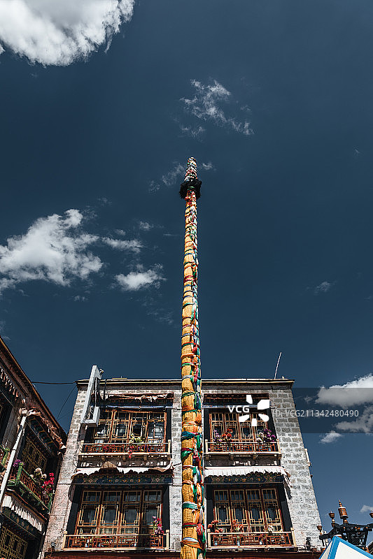 八廓街的经幡柱图片素材