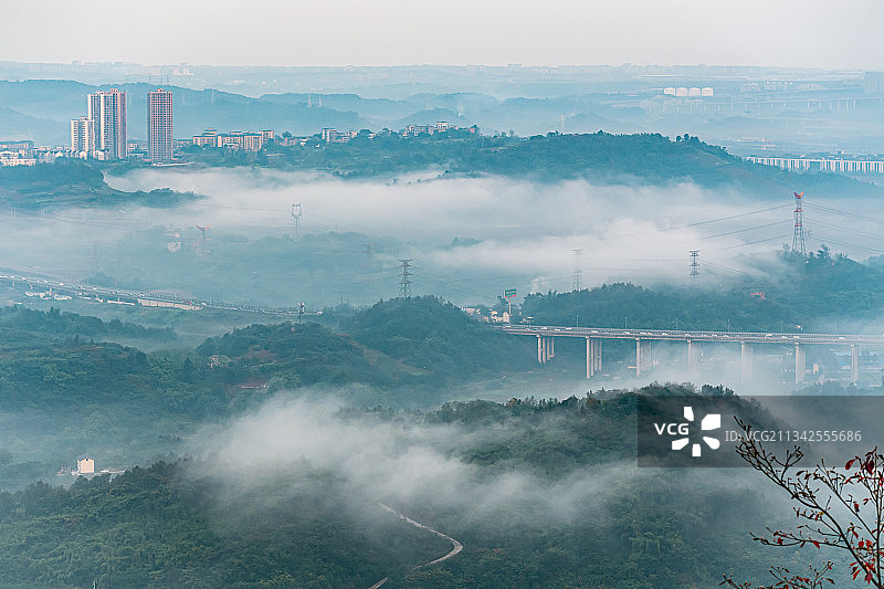 清晨山间晨雾图片素材