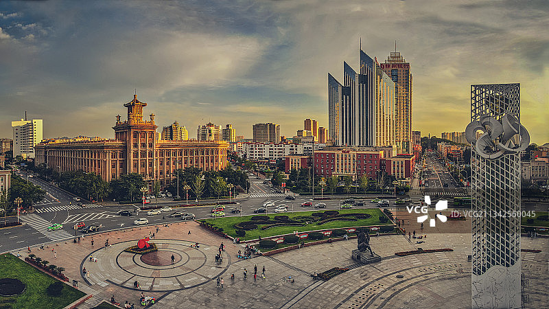 鞍山城市地标广场风光黄昏广告文化传媒商业旅游壁纸背景视角航拍图片素材