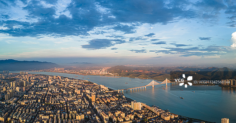 广东省肇庆市城市风光阅江大桥天际线全景图片素材