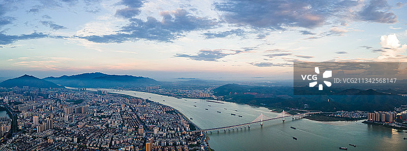 广东省肇庆市城市风光阅江大桥天际线全景图片素材