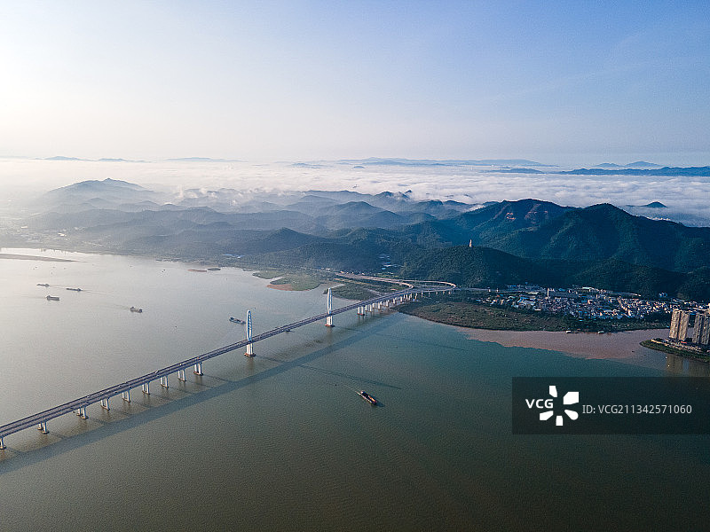 航拍广东省肇庆市城市主干道阅江大桥图片素材