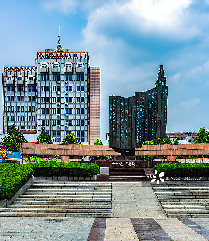 山东省济宁市邹城市文化广场.儒风邹城图片素材