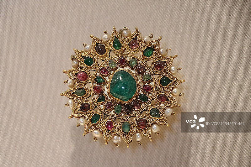 故宫博物院 清 金嵌珍珠宝石圆花图片素材