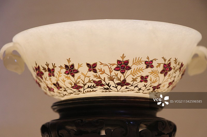 和阗白玉错金嵌宝石碗图片素材