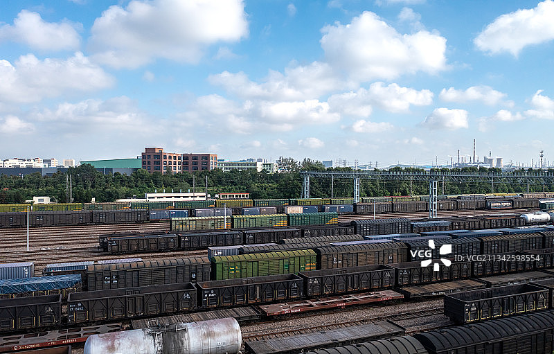 南京东铁路编组站的各型铁路货车图片素材