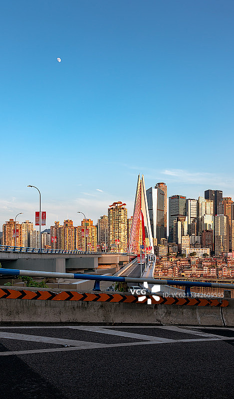 七月的城市图片素材