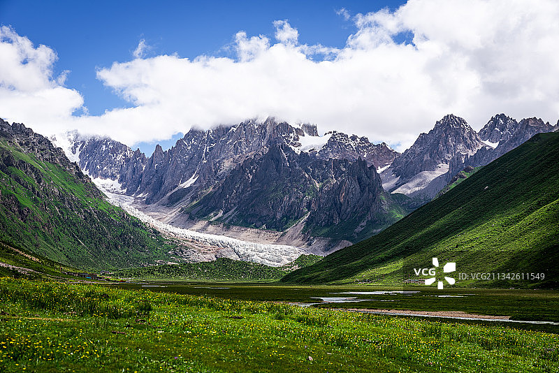 布加雪山图片素材