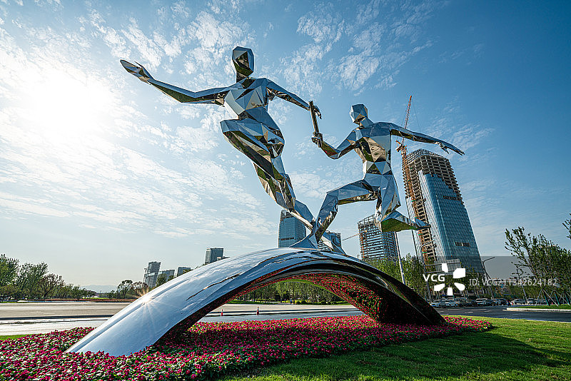西安奥体大道-接力雕塑图片素材