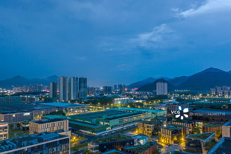广东省肇庆市鼎湖区城区航拍夜景图片素材