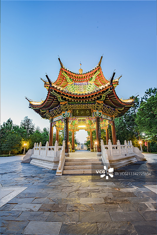 湖北省麻城市孝感乡移民文化公园思乡亭夜景图片素材