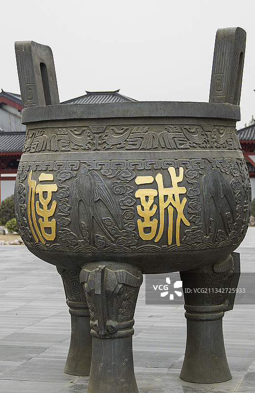 中国河南省商丘市华商文化广场铜鼎图片素材