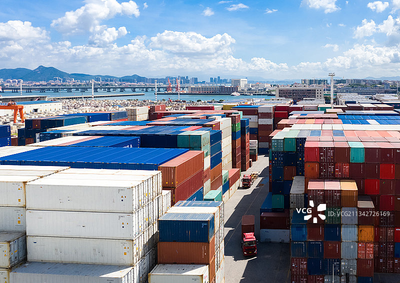 福建厦门象屿保税区现代码头建发物流集装箱堆场图片素材