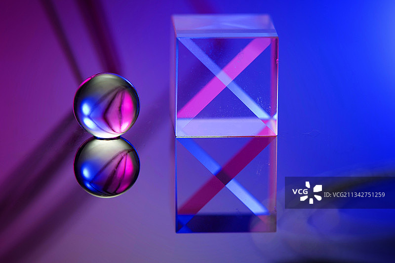 桌子上的水晶球特写图片素材