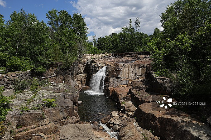 纽约瀑布森林的风景图片素材