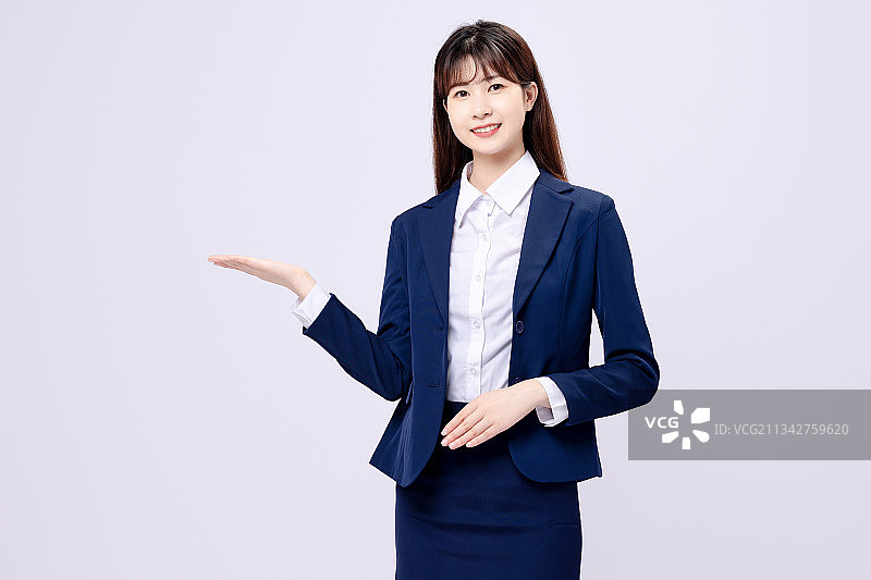 穿着职业西服的亚洲美女图片素材