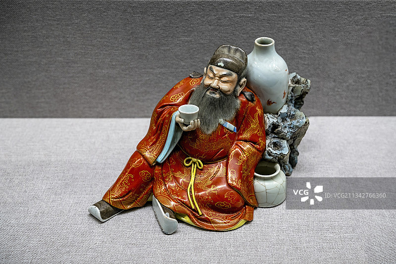 清康熙粉彩钟馗醉酒像图片素材