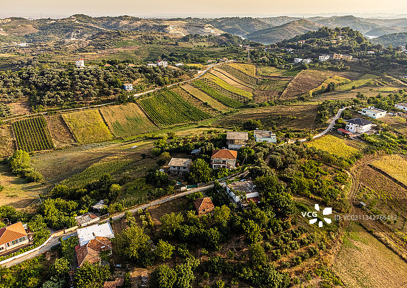 阿尔巴尼亚都拉斯，农田的俯视角度照片图片素材