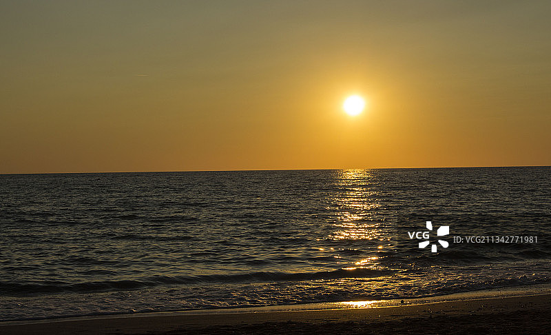 意大利利沃诺省滨海比博纳日落时分的海景图片素材