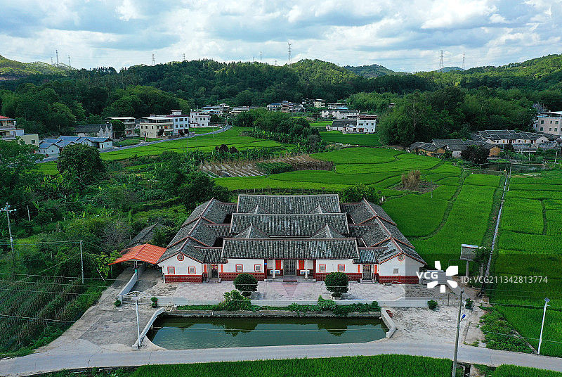 广东省梅州市梅江区西阳镇华侨围屋联芳楼和棣华居航拍图片素材