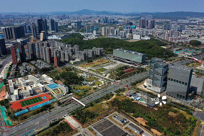 广东省深圳市光明区行政服务大厅和华强创意公园光明城站航拍图片素材